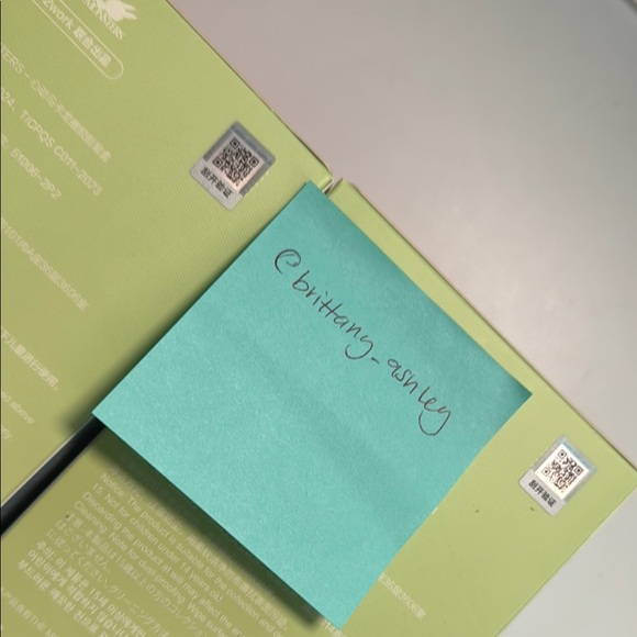 Exciting Macaron Labubu - Soy Milk - Picture 5 of 7